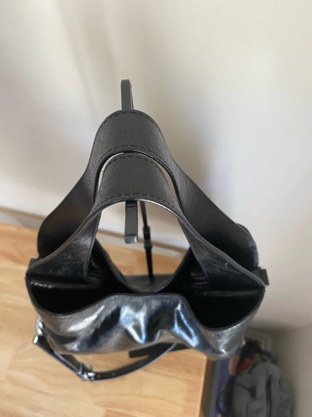 Michael Kors Devon Black Leather Shoulder Bag with Silver Chain Detail - Picture 5 of 12
